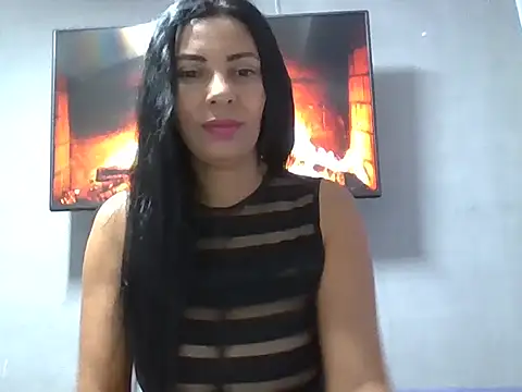 DaphneRosses online show from 10, 9, 2025