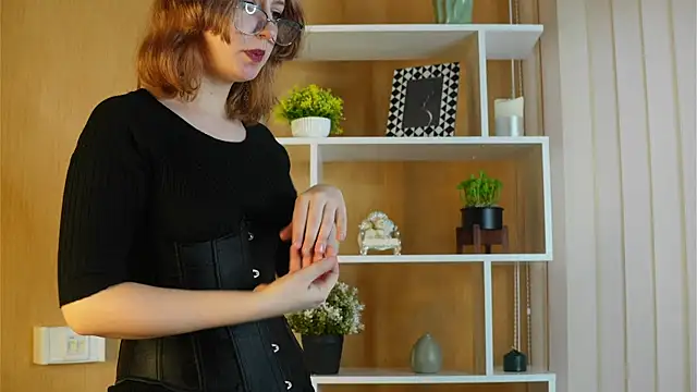 EsmeDecoursey online show from 12, 3, 2025