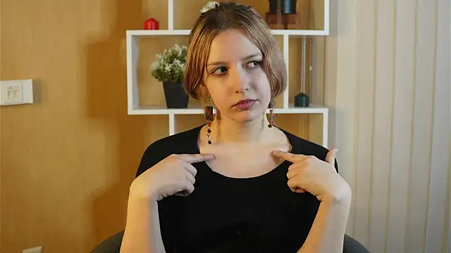 EsmeDecoursey online show from 12, 3, 2025