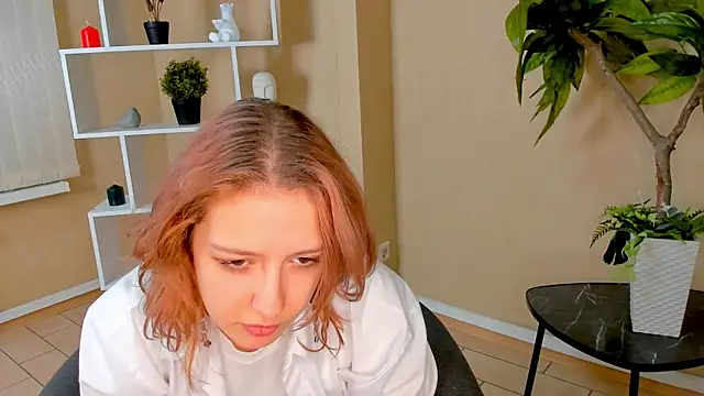 EsmeDecoursey online show from 8, 3, 2025