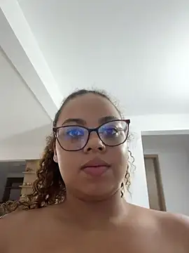 Snapshot of AlesiaCooper chatting on 5, 7, 2026 AlesiaCooper online show from 5, 7, 2026