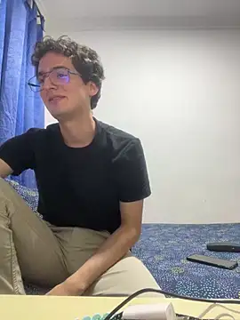 Thiagobb7 online show from 7, 1, 2026