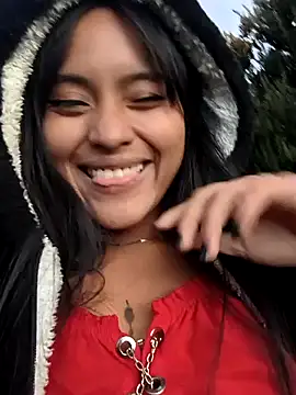 Snapshot of bella_warzon chatting on 2, 10, 2025 bella warzon online show from 2, 10, 2025