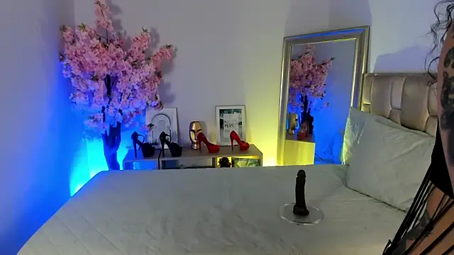 Snapshot of naia_xo chatting on 15, 11, 2025 naia xo online show from 15, 11, 2025