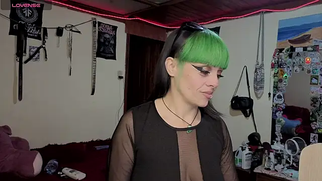 freyaa sorcerees online show from 17, 12, 2025