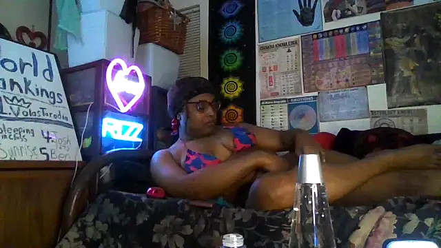 Snapshot of GardeniaFields chatting on 2, 10, 2025 GardeniaFields online show from 2, 10, 2025