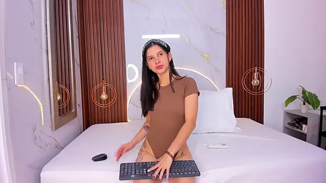 lucianasmith  online show from 12, 3, 2026