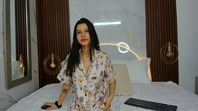 lucianasmith  online show from 7, 1, 2026