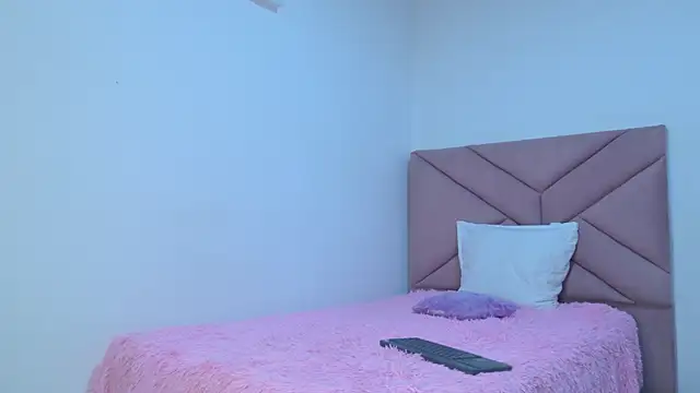 Snapshot of eva_sin18 chatting on 7, 5, 2026 eva sin18 online show from 7, 5, 2026