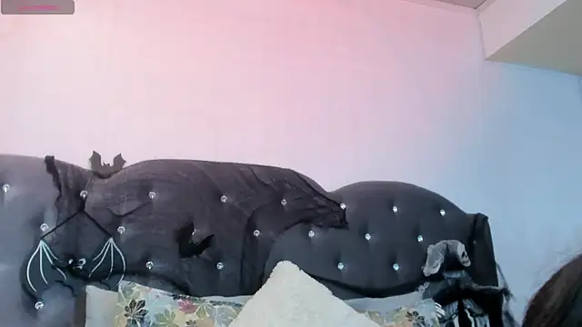 Lia Valmont online show from 28, 10, 2025