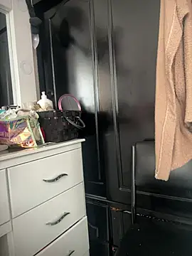 VictoriaGerard Pink online show from 27, 3, 2026