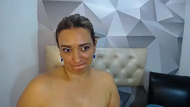 Milf-Prettyboobs online show from 14, 12, 2025