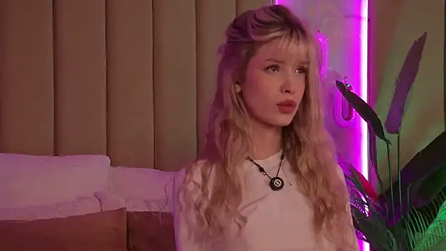 Snapshot of BellaSecrett chatting on 26, 11, 2025 BellaSecrett online show from 26, 11, 2025