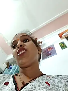Hotty-Nidhi online show from 5, 6, 2026