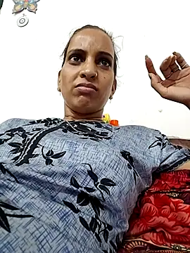Hotty-Nidhi online show from 20, 5, 2026