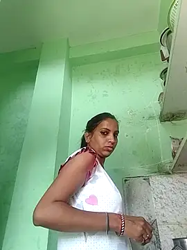Hotty-Nidhi online show from 18, 6, 2026
