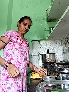 Hotty-Nidhi online show from 9, 4, 2026