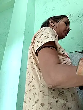 Hotty-Nidhi online show from 2, 3, 2026