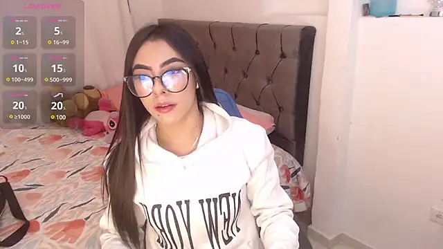 Yasminsmith   online show from 11, 3, 2025