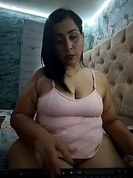 Snapshot of L_ucero chatting on 12, 9, 2025 L ucero online show from 12, 9, 2025