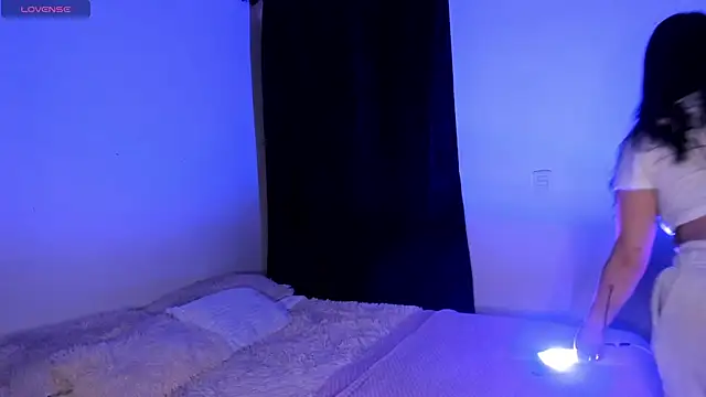 adara evanss online show from 4, 3, 2026