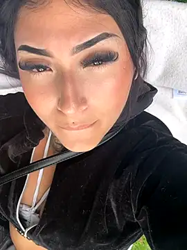 Lilith Thompson online show from 10, 11, 2025