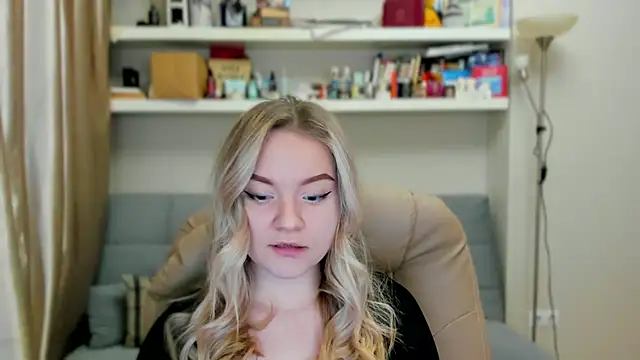 Kara Smith  online show from 14, 11, 2025