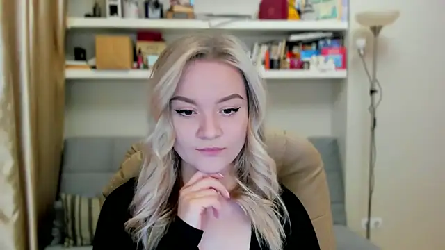 Kara Smith  online show from 18, 10, 2025