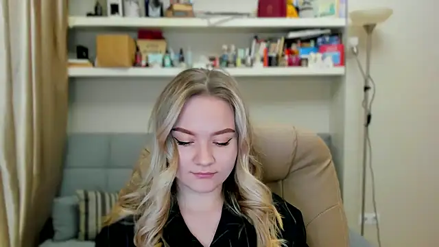 Kara Smith  online show from 14, 11, 2025