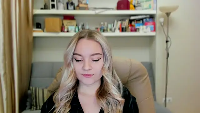 Kara Smith  online show from 1, 11, 2025