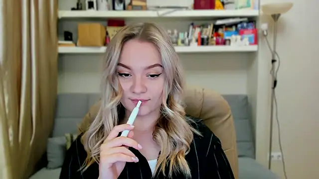 Kara Smith  online show from 8, 11, 2025