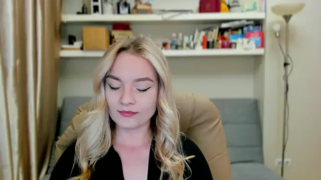 Kara Smith  online show from 4, 10, 2025