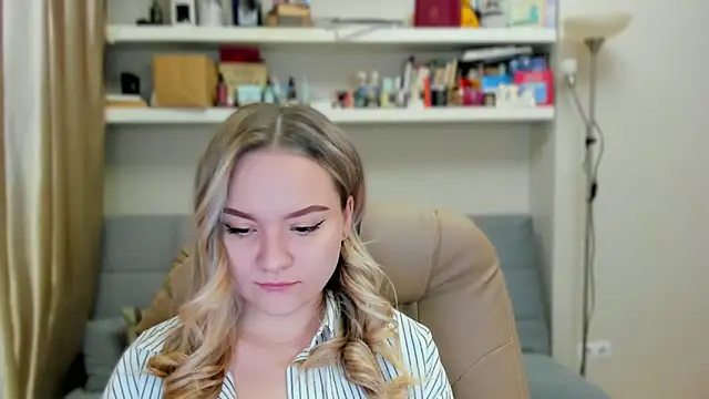 Kara Smith  online show from 20, 11, 2025