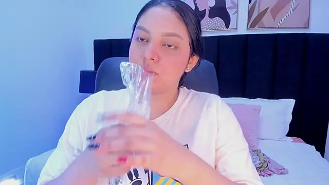 dullce77 online show from 16, 2, 2026