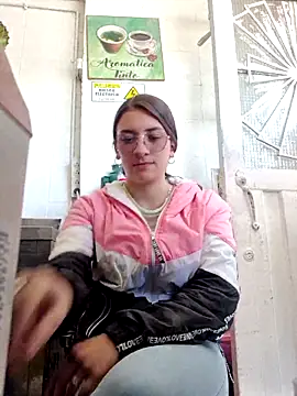Snapshot of HOLY_DOLL chatting on 11, 9, 2025 HOLY DOLL online show from 11, 9, 2025