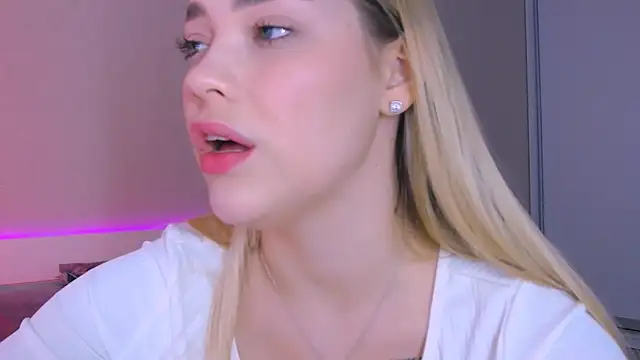 Snapshot of DIANAxxxDIAMOND chatting on 3, 11, 2025 DIANAxxxDIAMOND online show from 3, 11, 2025