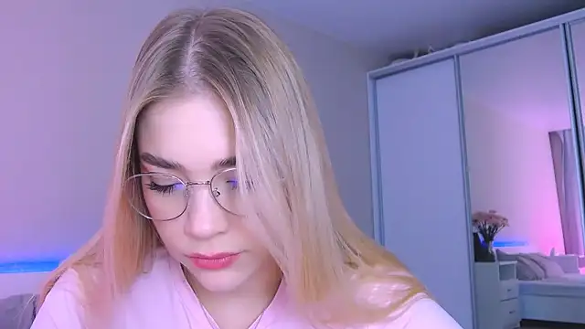 Snapshot of DIANAxxxDIAMOND chatting on 11, 10, 2025 DIANAxxxDIAMOND online show from 11, 10, 2025