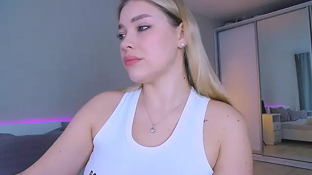 Snapshot of DIANAxxxDIAMOND chatting on 22, 11, 2025 DIANAxxxDIAMOND online show from 22, 11, 2025