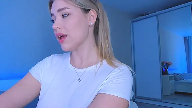 Snapshot of DIANAxxxDIAMOND chatting on 12, 10, 2025 DIANAxxxDIAMOND online show from 12, 10, 2025