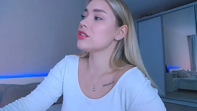 Snapshot of DIANAxxxDIAMOND chatting on 15, 10, 2025 DIANAxxxDIAMOND online show from 15, 10, 2025