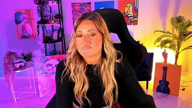 SarahAlluring online show from 4, 10, 2025