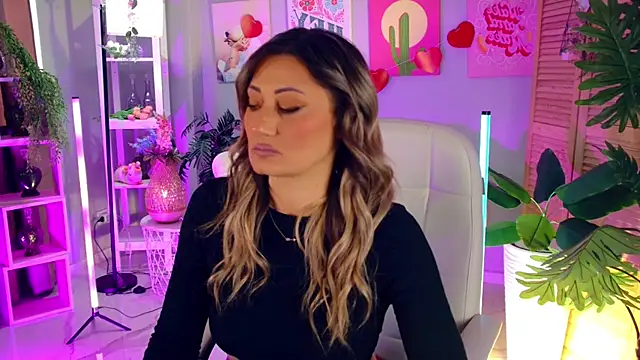 SarahAlluring online show from 4, 4, 2026