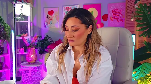 SarahAlluring online show from 13, 4, 2026