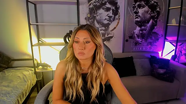 SarahAlluring online show from 13, 9, 2025