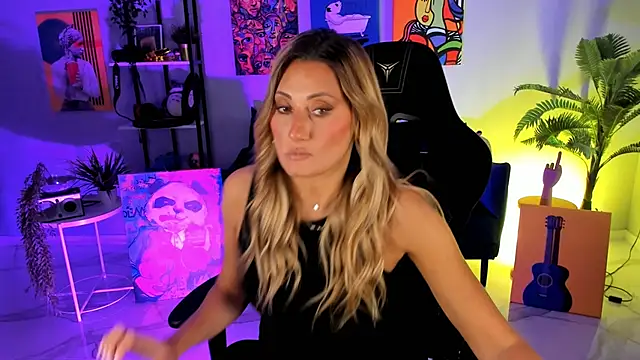 SarahAlluring online show from 19, 10, 2025