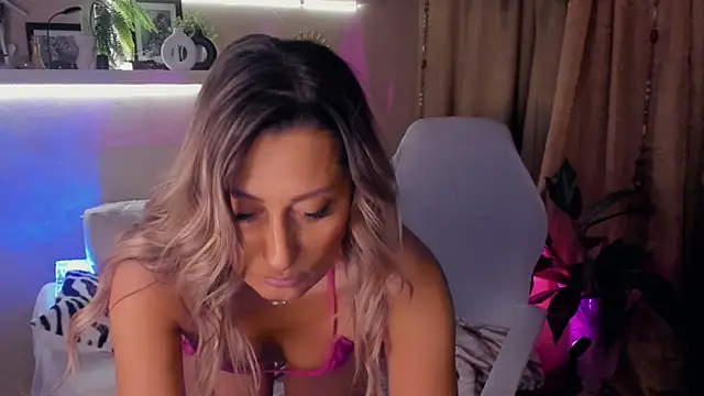 Snapshot of SarahAlluring chatting on 31, 5, 2026 SarahAlluring online show from 31, 5, 2026