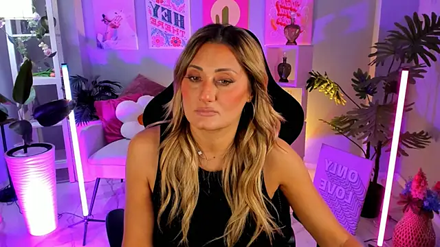 SarahAlluring online show from 20, 10, 2025