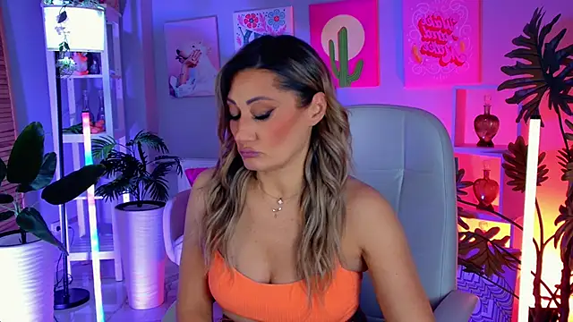 SarahAlluring online show from 1, 2, 2026