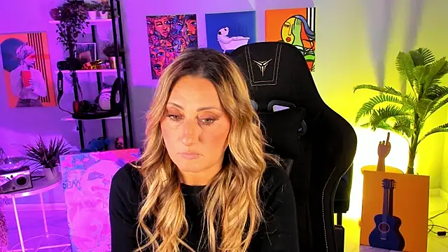 SarahAlluring online show from 15, 10, 2025