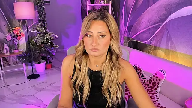 SarahAlluring online show from 11, 9, 2025